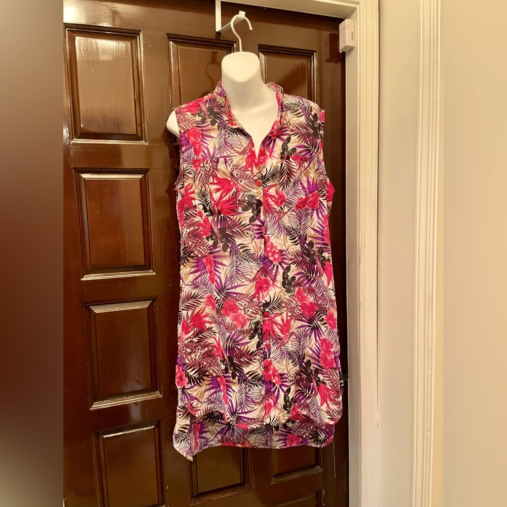 She’s Cool High Low Tropical Print Top with Split Sides  Size 1X